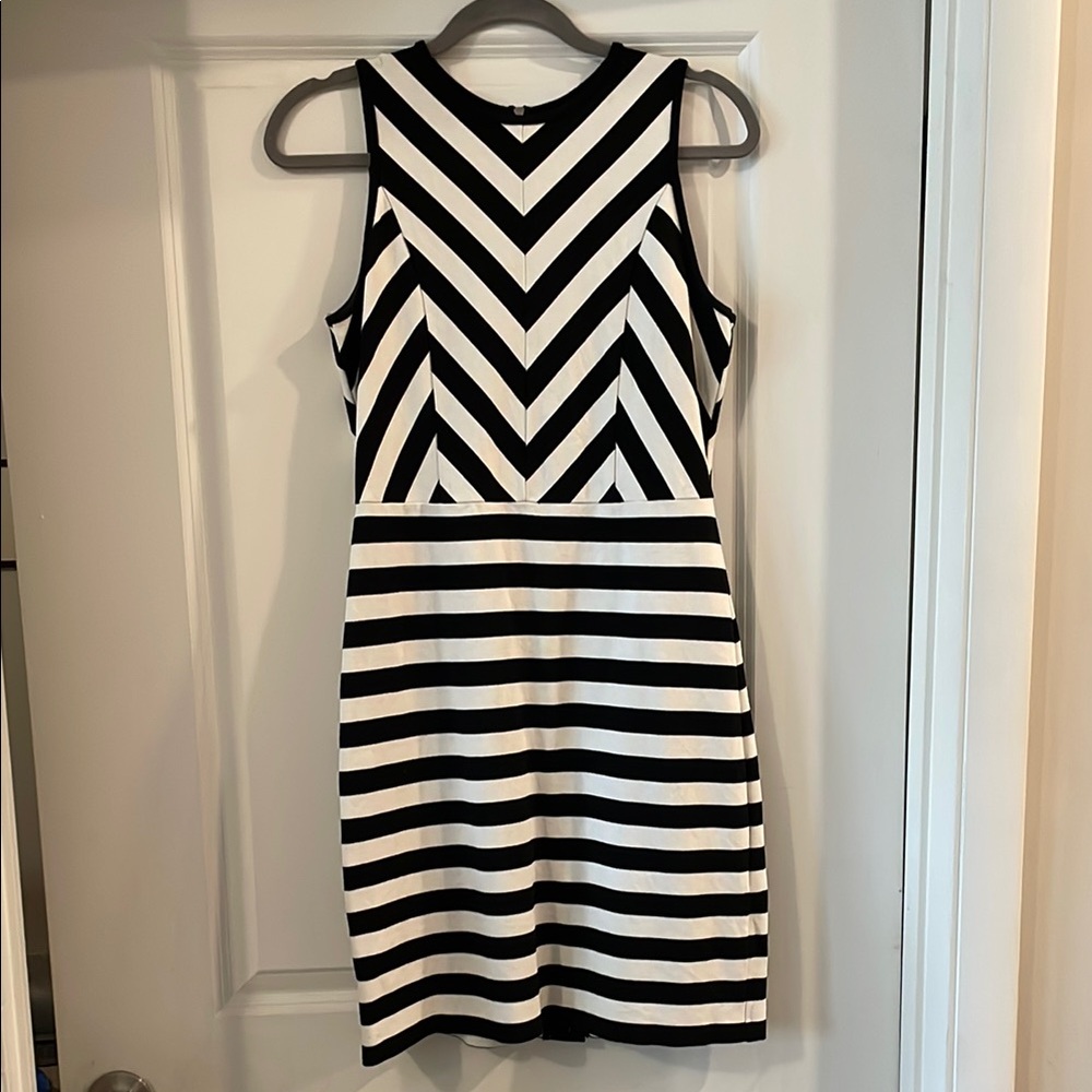 LOFT Black and White Sheath Dress Sleeveless Crew Neck